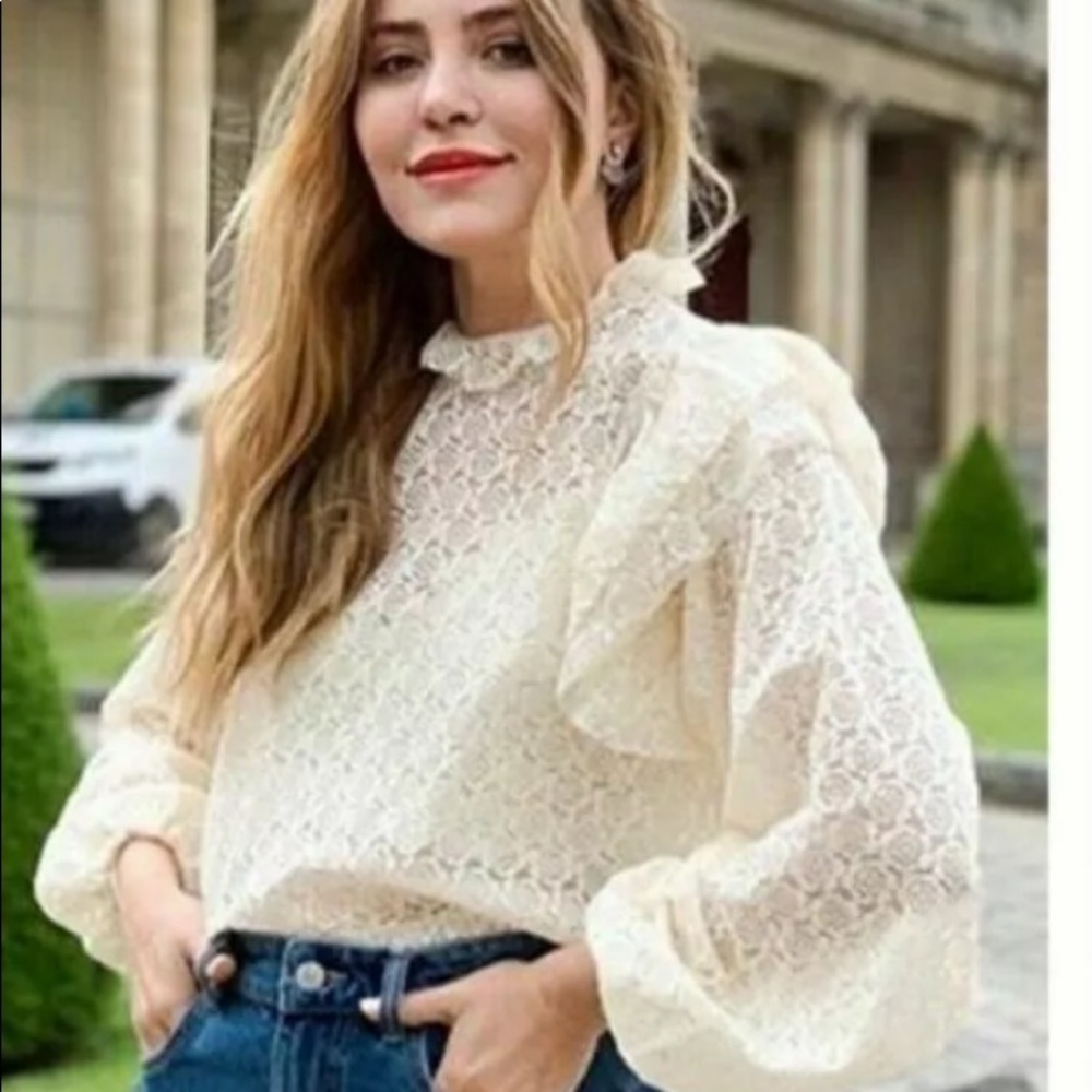 Blogger Zara lace crop top